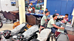 মোটরসাইকেল বিক্রিতে ধস, কৃষিযন্ত্র বেচাকেনাও কম