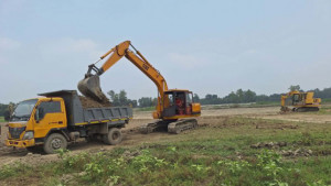 দিনে-রাতে কাটা হচ্ছে ফসলি  জমি, মাটি যাচ্ছে ইটভাটায়