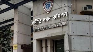 আসিফ নজরুলের বিরুদ্ধে দুদকে অভিযোগ