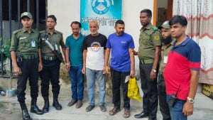 মিরপুর বিআরটিএতে মোবাইল কোর্ট, ৩ জনের কারাদণ্ড