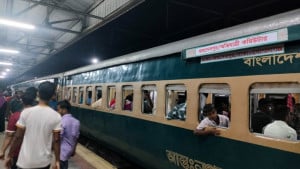 দীর্ঘ প্রতীক্ষার পর ট্রেন চালু, সময়সূচিতে হতাশ যাত্রীরা