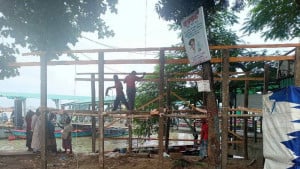 ধলেশ্বরীর তীরে সরকারি জায়গা দখল করে হচ্ছে স্থাপনা