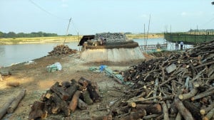 চুন কারখানার বিষে ধুঁকছে ছাতক