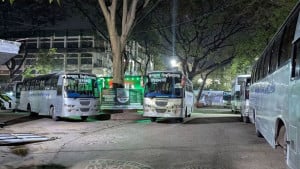 জগন্নাথ বিশ্ববিদ্যালয়ে শিক্ষার্থী বেড়েছে বাস বাড়েনি
