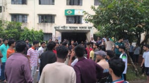 নোবিপ্রবিতে সিট পরিবর্তনকে কেন্দ্র করে ছাত্রদলের দুই গ্রুপের সংঘর্ষ, আহত ৯