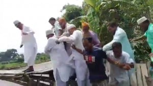 কাঠের সাঁকো ভেঙে নদীতে জামায়াত নেতারা, অল্পের জন্য রক্ষা পেলেন এমপি