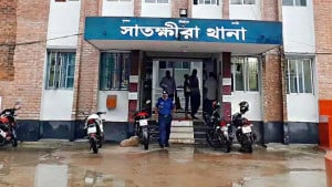 থানা হাজতে আ’লীগ নেতাদের ভিডিও ছড়িয়ে পড়ার পর ওসিসহ ৩ পুলিশ কর্মকর্তা বদলি