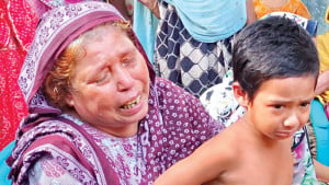 আত্রাইয়ের গ্রামে স্বজনদের জন্য অপেক্ষা, কান্না