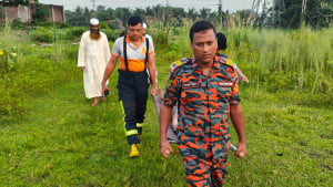 চুরি করতে গিয়ে বিদ্যুৎস্পৃষ্ট, বাঁচতে ৯৯৯-এ কল