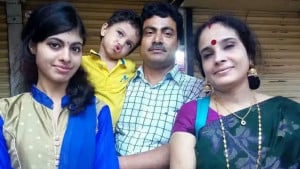 ভবন থেকে ছড়াচ্ছিল দুর্গন্ধ, কক্ষে মিলল স্বামী-স্ত্রী ও ছেলে-মেয়ের মরদেহ
