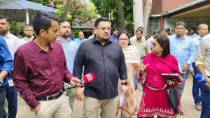 ভূমি অফিসে আগাম হাজিরা দেখে প্রতিমন্ত্রী বললেন, ‘কোনোভাবেই গ্রহণযোগ্য নয়’