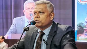 শিক্ষার্থীদের সমস্যা মেটাতে না পারলে সামনে আসব না: রাবি উপাচার্য