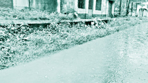 অপরিকল্পিত ড্রেন নির্মাণে সড়কে জলাবদ্ধতা