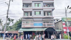 ব্রিটিশ আমল থেকে ভাড়া ভবনে পটিয়া সাব-রেজিস্ট্রি অফিস