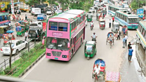 গোলাপি বাসের খোঁজে রোদে ঘর্মাক্ত নারী