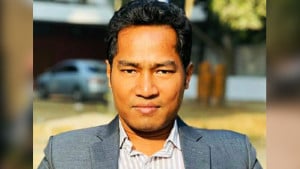 পাঁচ দিন ধরে দপ্তরে আসছেন না চিলমারী বন্দরের পোর্ট কর্মকর্তা