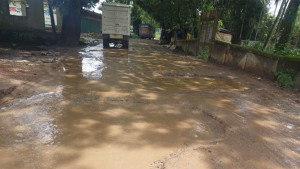 সড়কে খানাখন্দ, প্রকল্পে লুটপাট