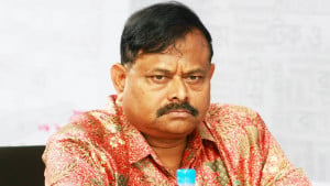 সাবেক সেনাপ্রধান আজিজ আহমেদকে ফিরিয়ে আনতে ইন্টারপোলে চিঠি 