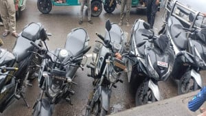 পটিয়ায় বাইকার গ্যাংয়ের ৬ সদস্য আটক, উদ্ধার ১ লাখ ইয়াবা