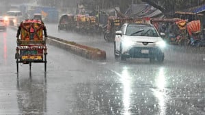 ঢাকায় বৃষ্টি বাড়তে পারে, ভারী বর্ষণের পূর্বাভাস তিন বিভাগে