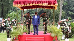 ভারপ্রাপ্ত রাষ্ট্রপতি হাফিজ উদ্দিন আহমদকে বঙ্গভবনে বিদায়ী সংবর্ধনা