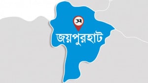 বৃষ্টিতে ভিজে বীর মুক্তিযোদ্ধাকে রাষ্ট্রীয় সম্মান পুলিশের