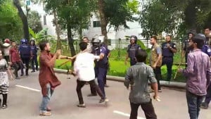 দুমকীতে যুবদলের কমিটির বিরোধে দফায় দফায় সংঘর্ষ, আহত ১২