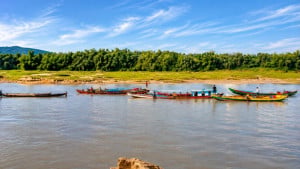 মহাদেও নদে থামছে না অবৈধ বালু উত্তোলন