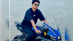 বড় ভাইয়ের নিষেধ অমান্য করে মোটরসাইকেল নিয়ে ঘুরতে গিয়ে গাড়িচাপায় কিশোরের মৃত্যু