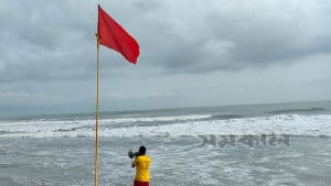 কক্সবাজারে ট্রলারডুবি, নিউজিল্যান্ডের ৩ পর্যটক জীবিত উদ্ধার-নিখোঁজ ১