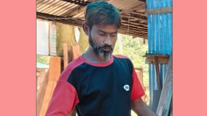 ৪৫ বছরে এসএসসি পাস করলেন পেশায় কাঠমিস্ত্রি নাসিমুল