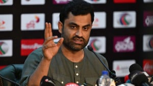 যে কারণে দল নির্বাচন থেকে নিজেকে দূরে রাখেন তামিম