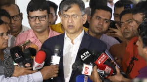 আইনশৃঙ্খলা পরিস্থিতি সম্পূর্ণ নিয়ন্ত্রণে রয়েছে: স্বরাষ্ট্রমন্ত্রী