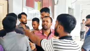 ইবিতে শিক্ষক-কর্মকর্তাদের কক্ষে ছাত্রদলের ভাঙচুর ও হেনস্তা