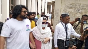 মামলার তারিখ পড়লে মেন্টাল ট্রমার মধ্যে থাকি: পরীমণি