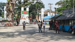 কলকাতায় আগুনে নিহত পাঁচ বাংলাদেশির মরদেহ নিতে বেনাপোলে স্বজনদের অপেক্ষা