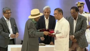 ব্যান্ড দল ও ৯ বিশিষ্ট ব্যক্তির হাতে একুশে পদক তুলে দিলেন প্রধানমন্ত্রী