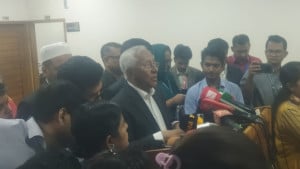 দুপুর ১২টা পর্যন্ত ভোট পড়েছে ৩২.৮৮ শতাংশ, কোথাও ভোট স্থগিত হয়নি: ইসি সচিব