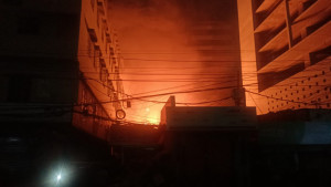 কারওয়ান বাজার ও পুরান ঢাকায় অগ্নিকাণ্ড