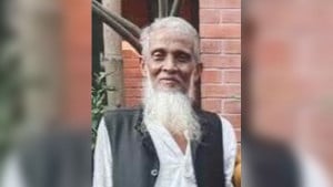 শিক্ষকের দু্ই পায়ের রগ কাটল প্রতিপক্ষ