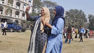 ভোটগ্রহণের সময় শেষ, অপেক্ষা গণনার