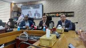 যুক্তরাষ্ট্রের সঙ্গে বাণিজ্যচুক্তির বিষয়ে আরও পর্যালোচনা করবে সরকার: বাণিজ্যমন্ত্রী