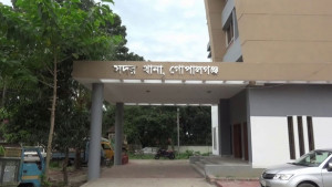 ‘প্রেমিকের সহায়তায়’ মেয়েকে হত্যার পর ট্রাংকে লুকিয়ে রাখেন মা