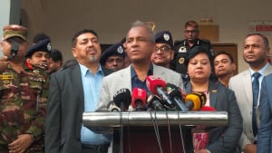কেন্দ্র দখলের চেষ্টা করলে কোনো ছাড় দেওয়া হবে না: স্বরাষ্ট্র উপদেষ্টা