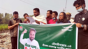 ভাগাড়ে দাঁড়িয়ে এনসিপি প্রার্থীর ইশতেহার ঘোষণা