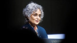 বার্লিন চলচ্চিত্র উৎসব বর্জন অরুন্ধতীর