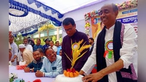 সরকারি কর্মকর্তা-কর্মচারীদের বেতনের টাকায় না পোষালে চাকরির দরকার নেই: আইনমন্ত্রী