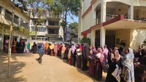 প্রার্থীর ভাগ্য নির্ধারণ নারী ভোটারের হাতেই