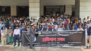 একদিনের জন্য হলেও অর্থ উপদেষ্টার পদত্যাগ চান কেন্দ্রীয় ব্যাংকের কর্মকর্তারা