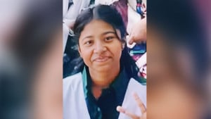 বাসার সামনে স্কুলছাত্রীকে কুপিয়ে হত্যা